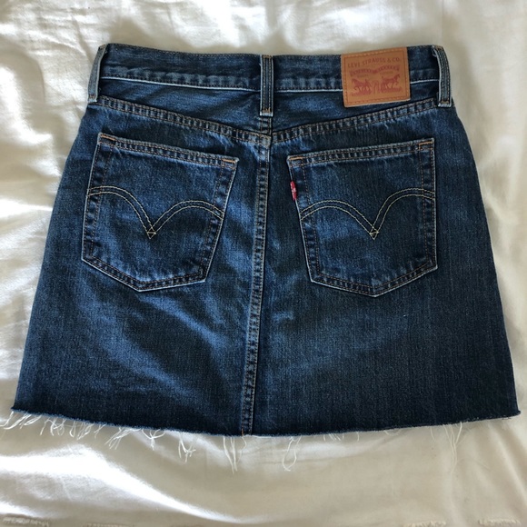 LEVI’S HIGH WAISTED MINI SKIRT - Picture 4 of 4